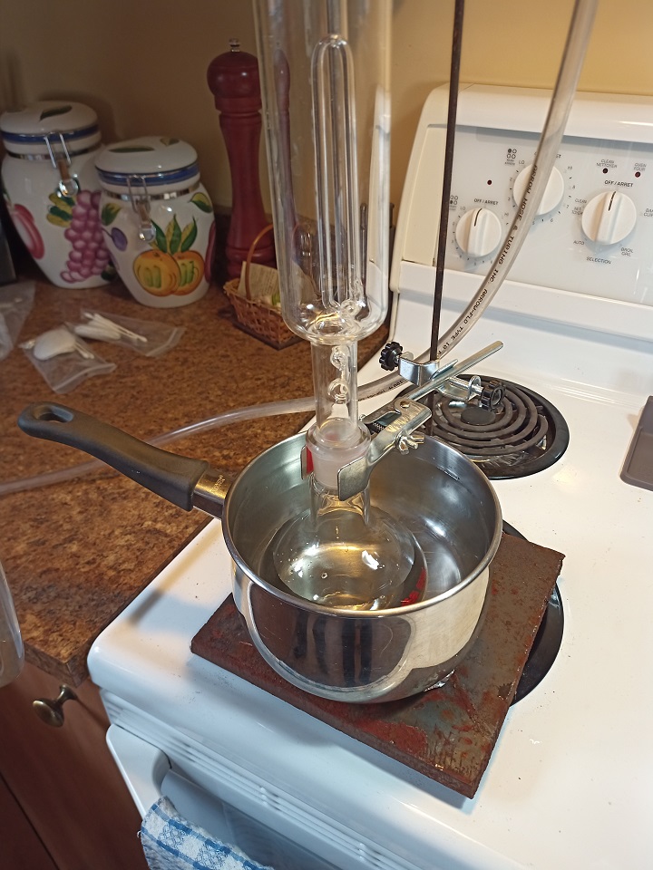bain-marie under the extractor